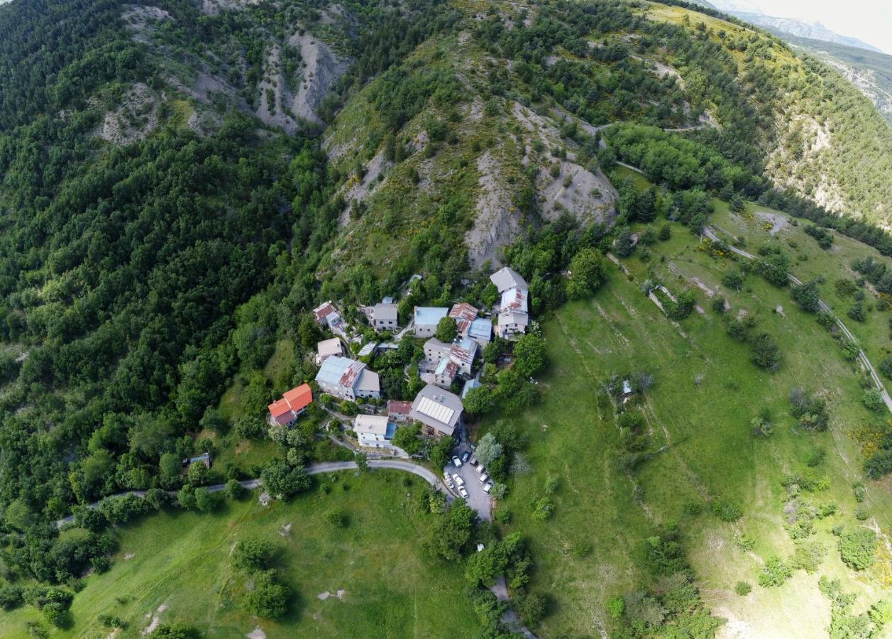 Eco-Hotel Et Yourtes Du Mercantour Guillaumes Eksteriør billede