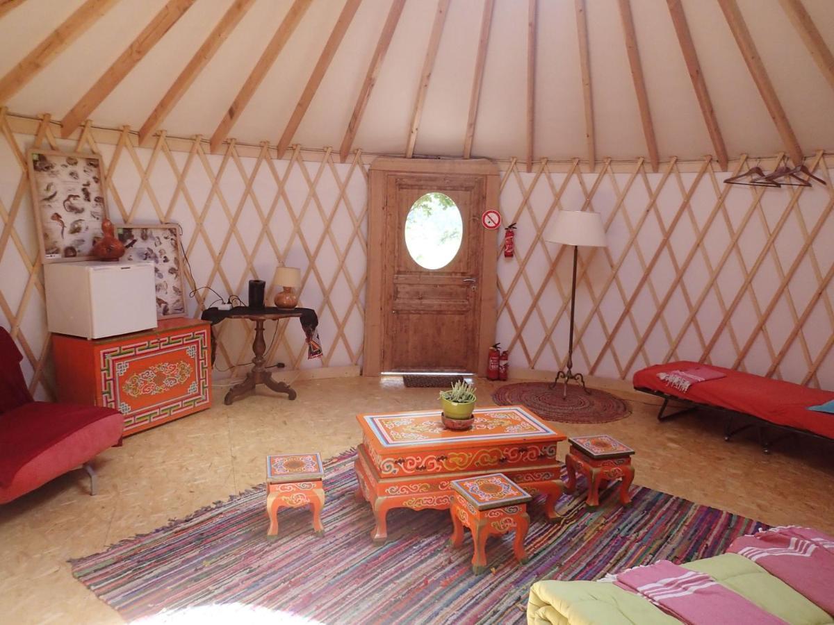 Eco-Hotel Et Yourtes Du Mercantour Guillaumes Eksteriør billede