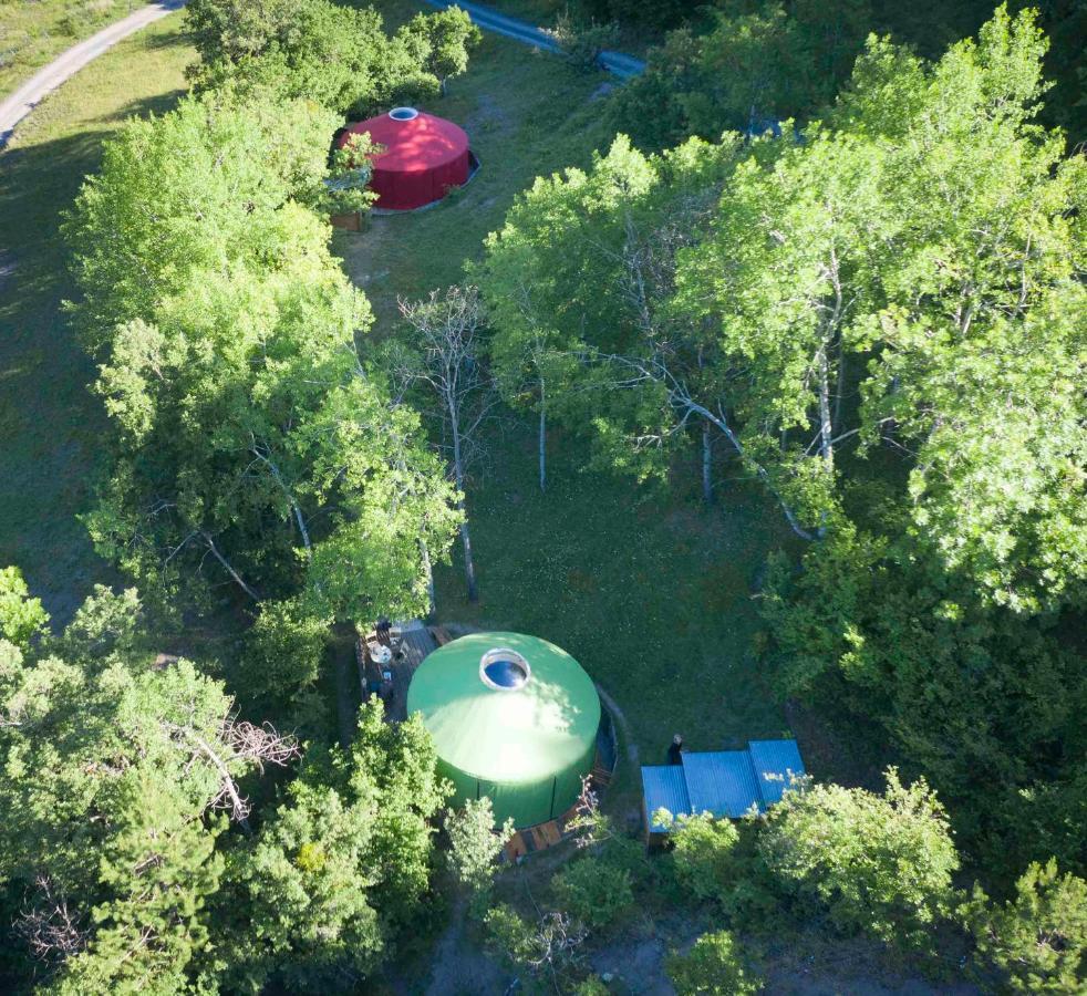 Eco-Hotel Et Yourtes Du Mercantour Guillaumes Eksteriør billede